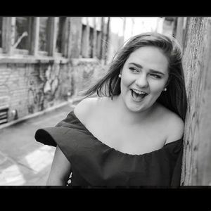 Meet your Posher, Caitlin